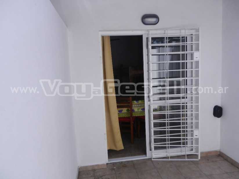 Alquilo Departamento Arlequin 3 y 109 1amb en Villa Gesell zona Centro Comercial a 300 mts de la Playa