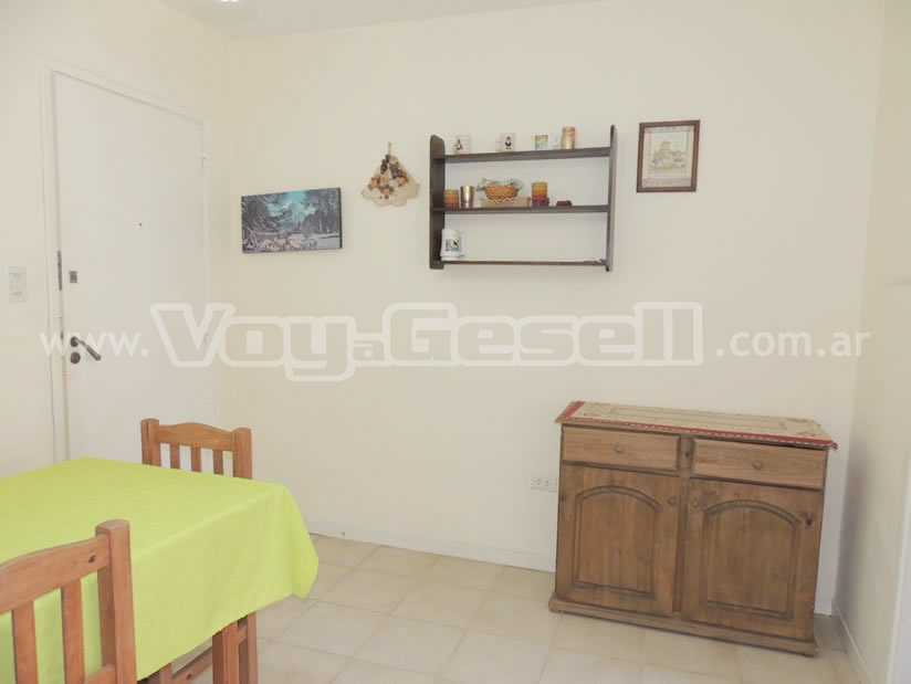 Alquilo Departamento Atlantida Depto 9 en Villa Gesell zona Centro Comercial a 20 mts de la Playa 
