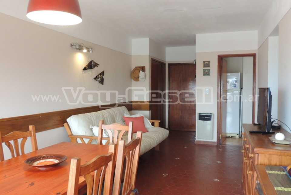 Alquilo Departamento Baron Playa 11A en Villa Gesell zona Centro Comercial a 50 mts de la Playa 