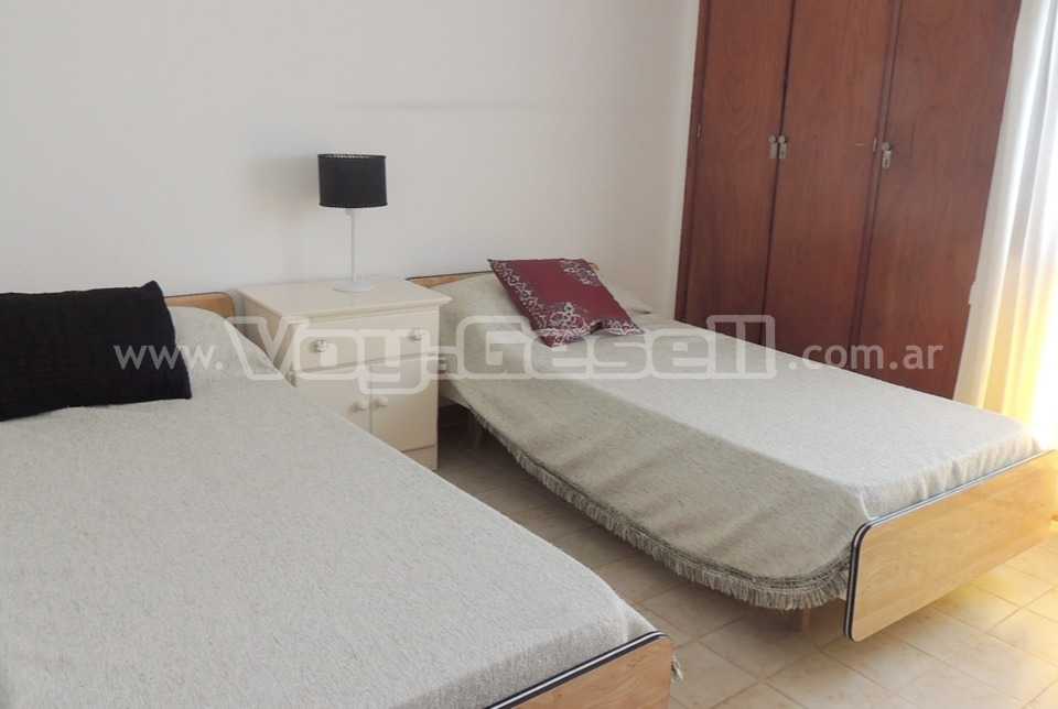 Alquilo Departamento Baron Playa 11A en Villa Gesell zona Centro Comercial a 50 mts de la Playa