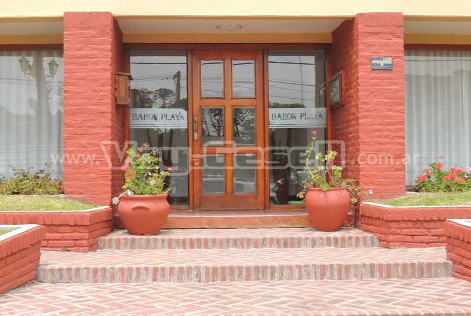 Alquilo Departamento Baron Playa 11A en Villa Gesell zona Centro Comercial a 50 mts de la Playa 