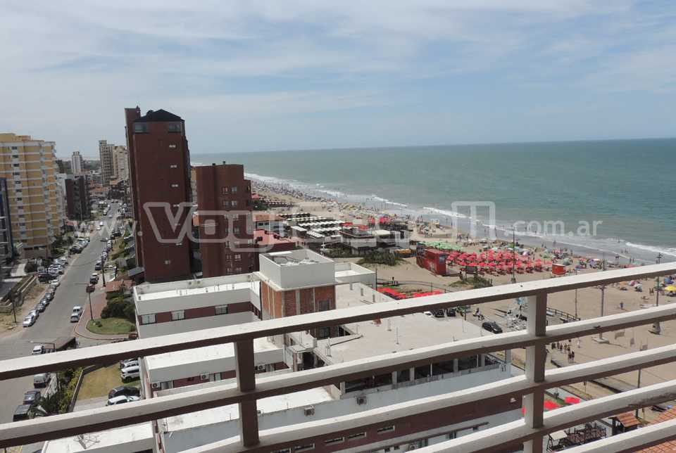 Baron Playa 11A: Departamento en Villa Gesell zona Centro Comercial