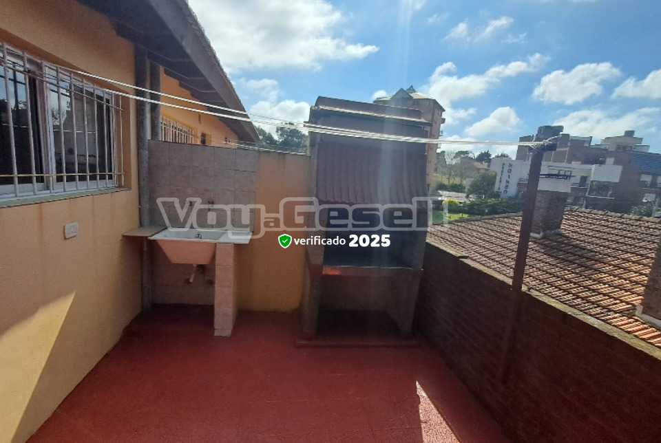 Alquilo Departamento Belen 1 en Villa Gesell zona Centro a 200 mts de la Playa 