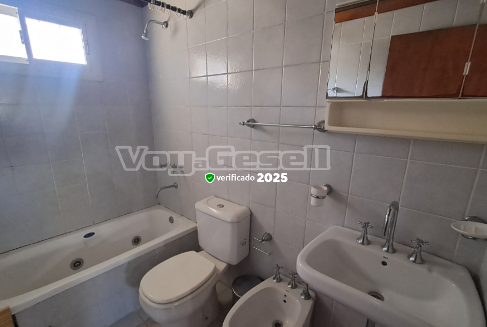 Alquilo Departamento Belen 2 en Villa Gesell zona Centro a 200 mts de la Playa 