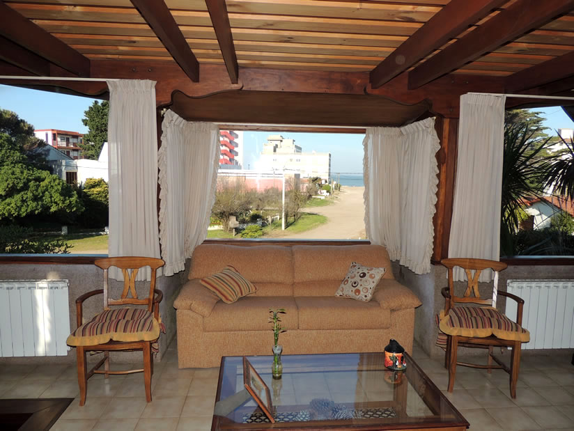 Alquilo Casa Bendita tu Luz en Villa Gesell zona Sur a 100 mts de la Playa