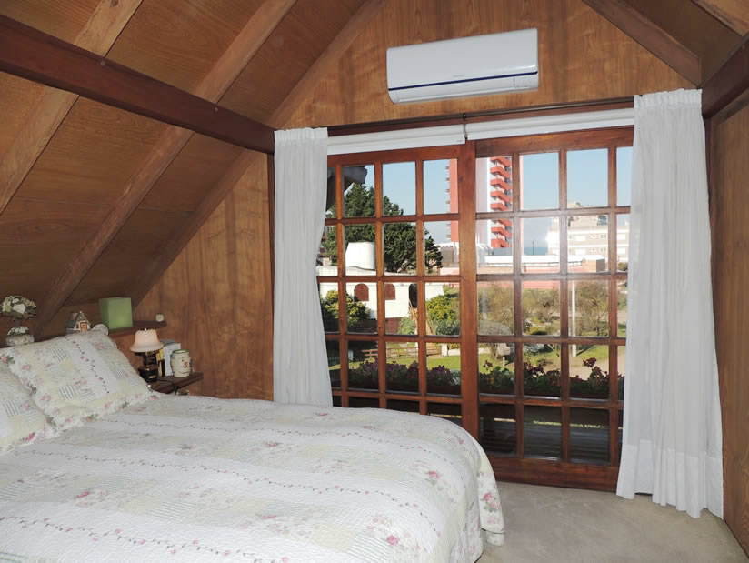 Alquilo Casa Bendita tu Luz en Villa Gesell zona Sur a 100 mts de la Playa