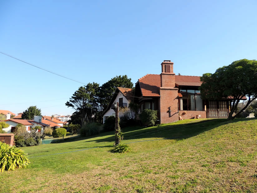 Alquilo Casa Bendita tu Luz en Villa Gesell zona Sur a 100 mts de la Playa