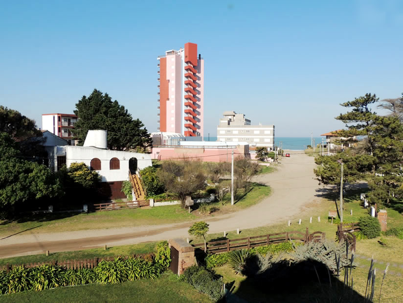 Alquilo Casa Bendita tu Luz en Villa Gesell zona Sur a 100 mts de la Playa