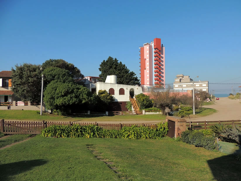 Alquilo Casa Bendita tu Luz en Villa Gesell zona Sur a 100 mts de la Playa