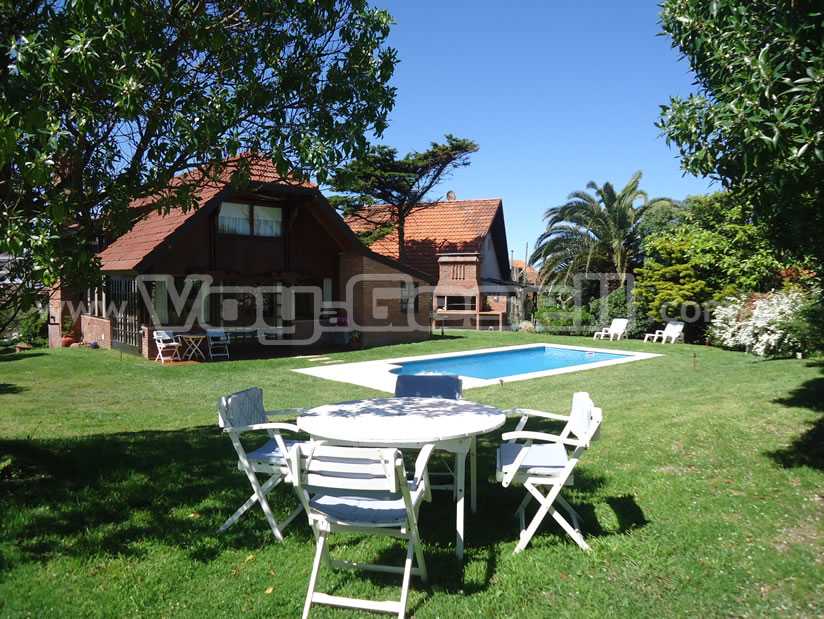 Alquilo Casa Bendita tu Luz en Villa Gesell zona Sur a 100 mts de la Playa 