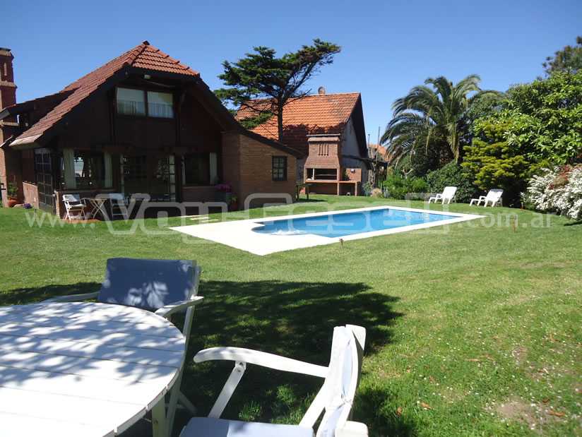 Alquilo Casa Bendita tu Luz en Villa Gesell zona Sur a 100 mts de la Playa