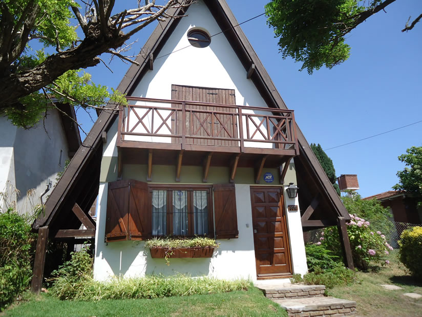 Alquilo Casa Borrelli en Villa Gesell zona Sur a 400 Mts de la Playa 