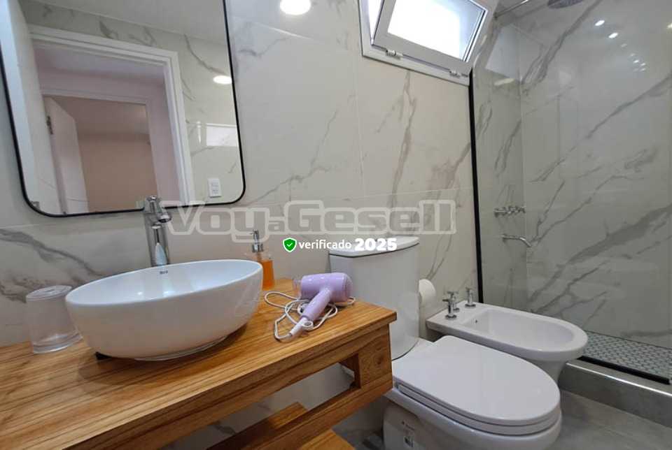 Alquilo Cabaña Cabañas Rojas en Villa Gesell zona Sur a 200 Mts de la Playa