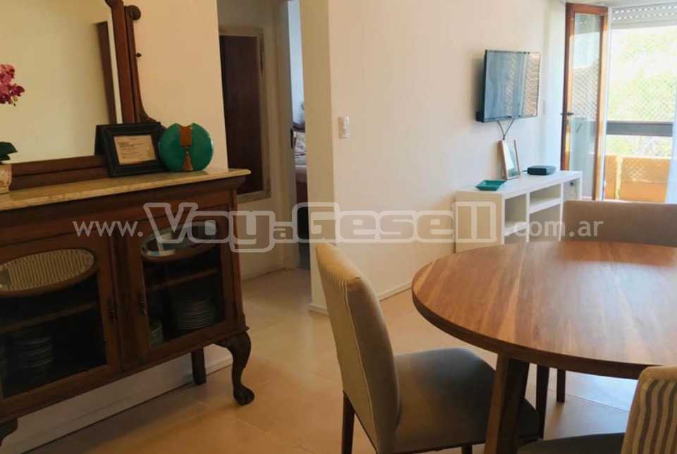 Canciller 2do C: Departamento en Villa Gesell zona Centro Comercial