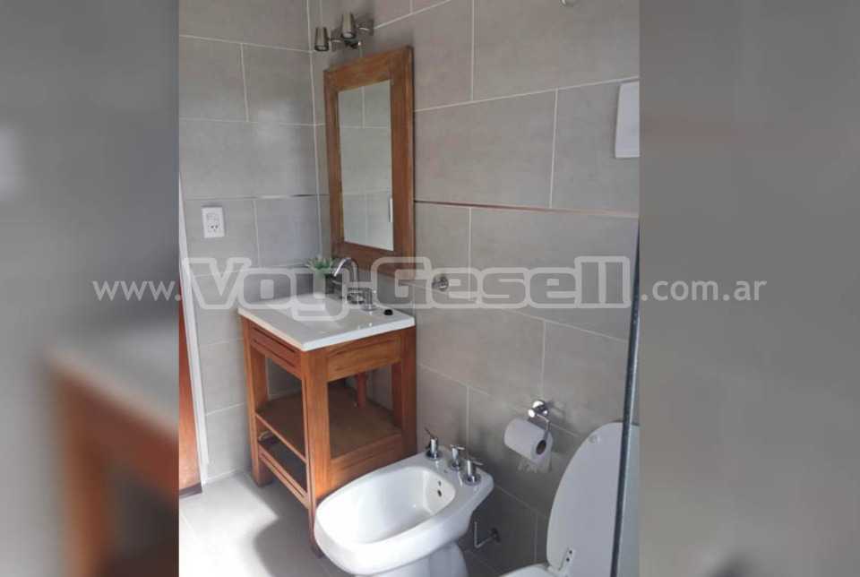 Alquilo Departamento Canciller 2do C en Villa Gesell zona Centro Comercial a 100 Mts de la Playa