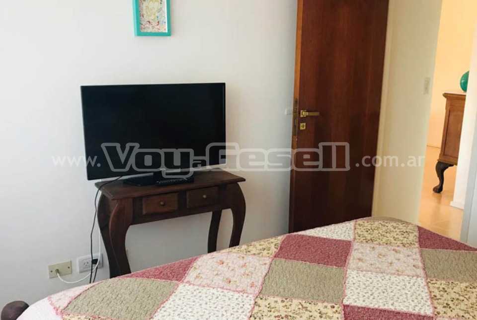 Alquilo Departamento Canciller 2do C en Villa Gesell zona Centro Comercial a 100 Mts de la Playa