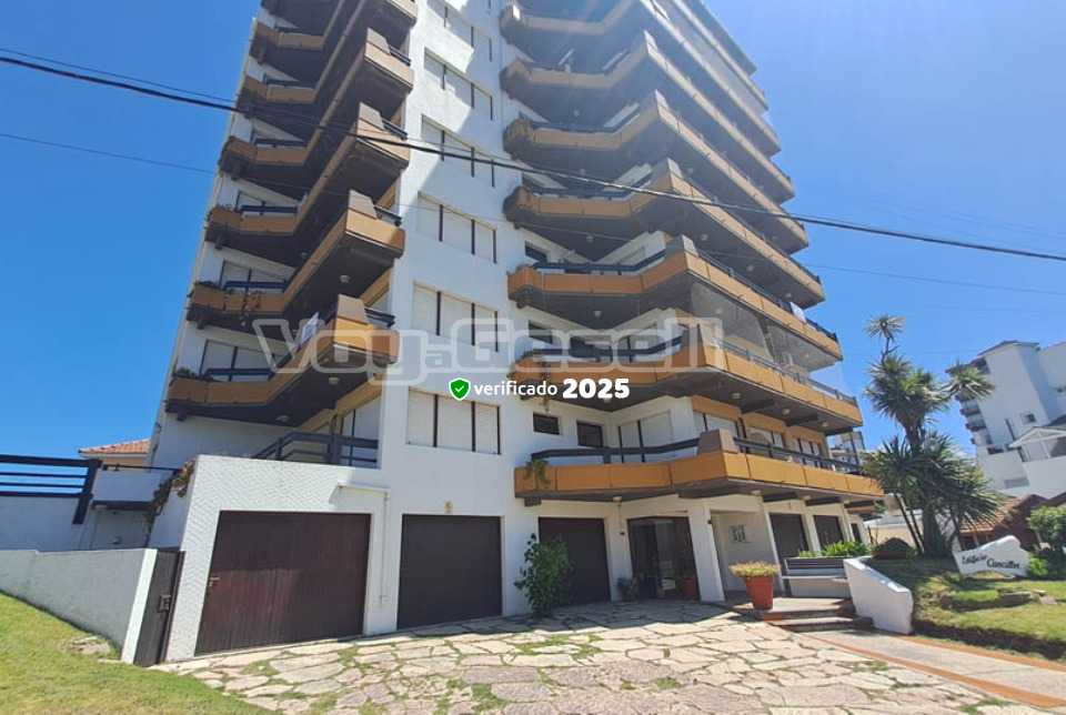 Alquilo Departamento Canciller 2do C en Villa Gesell zona Centro Comercial a 100 Mts de la Playa 