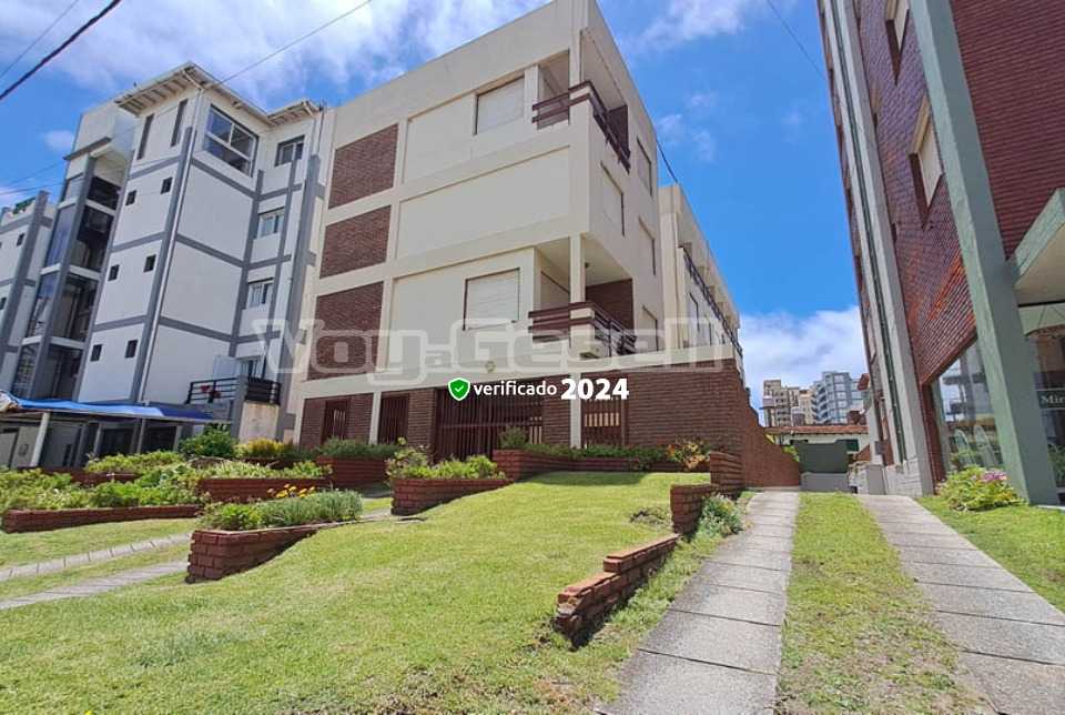 Carubi 1A: Departamento en Villa Gesell zona Centro Comercial