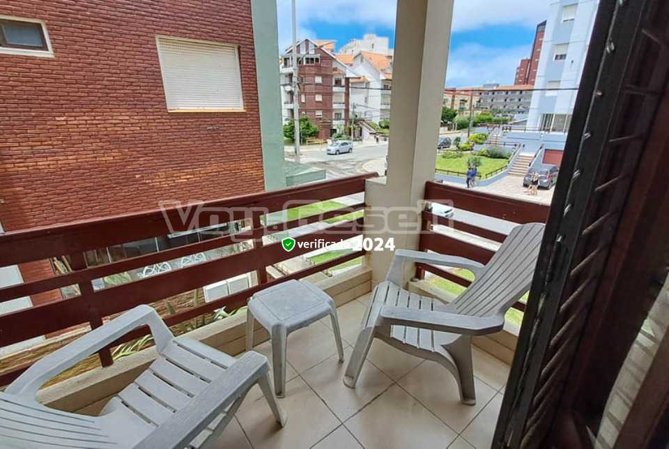 Alquilo Departamento Carubi 1A en Villa Gesell zona Centro Comercial a 100 Mts de la Playa 