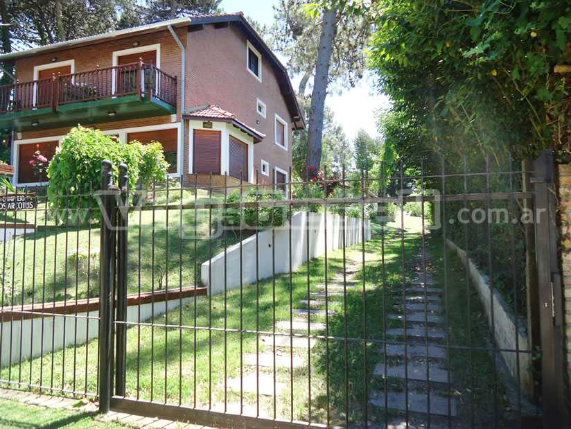 Alquilo Casa Casa 206 en Villa Gesell zona Barrio Norte a 550 Mts de la Playa 