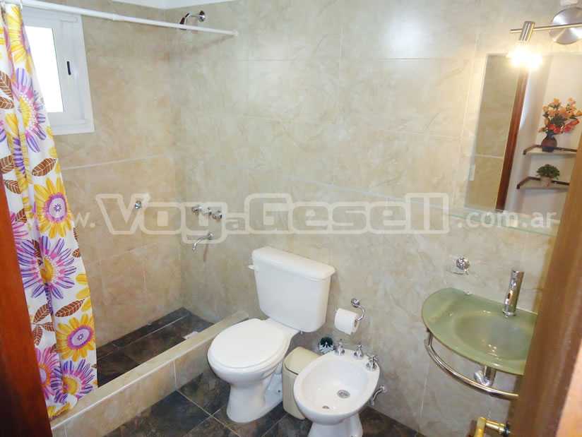 Alquilo Casa Casa 206 en Villa Gesell zona Barrio Norte a 550 Mts de la Playa