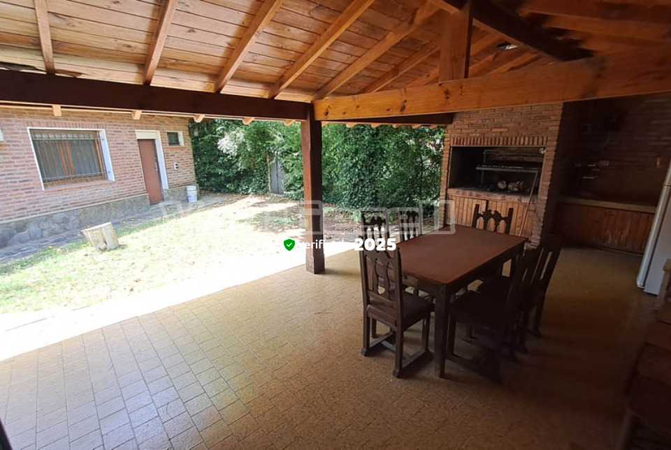 Alquilo Casa Casa 303 en Villa Gesell zona Barrio Norte a 1300 Mts de la Playa