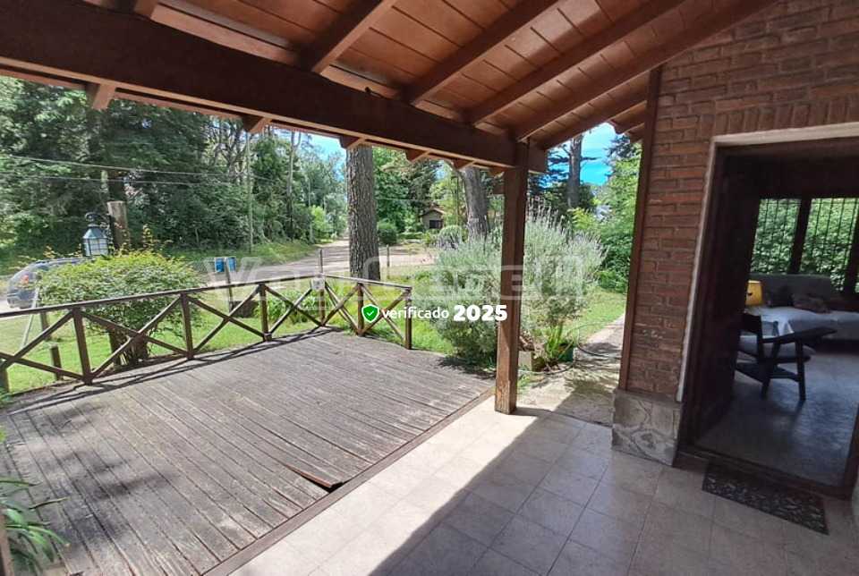 Alquilo Casa Casa 303 en Villa Gesell zona Barrio Norte a 1300 Mts de la Playa 