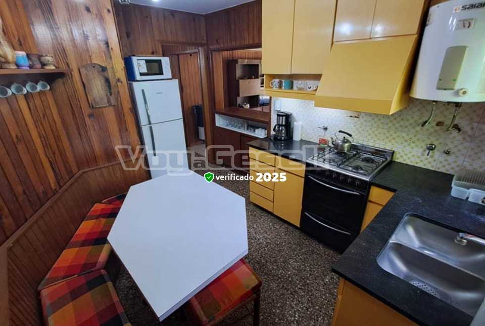 Alquilo Casa Casa 303 en Villa Gesell zona Barrio Norte a 1300 Mts de la Playa 