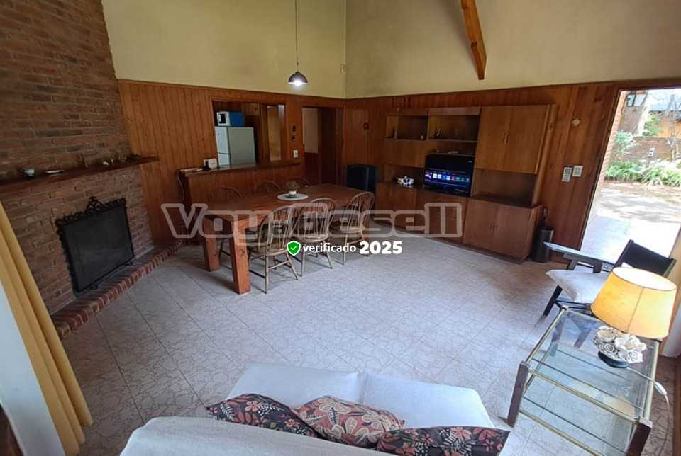 Alquilo Casa Casa 303 en Villa Gesell zona Barrio Norte a 1300 Mts de la Playa 