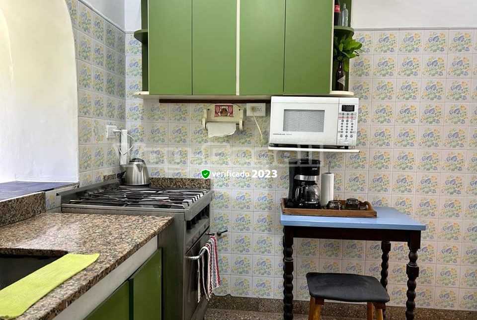 Alquilo Chalet La Casa Amarilla en Villa Gesell zona Centro Comercial a 200 Mts de la Playa 