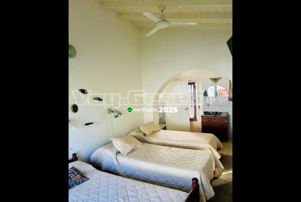 Alquilo Chalet La Casa Amarilla en Villa Gesell zona Centro Comercial a 200 Mts de la Playa