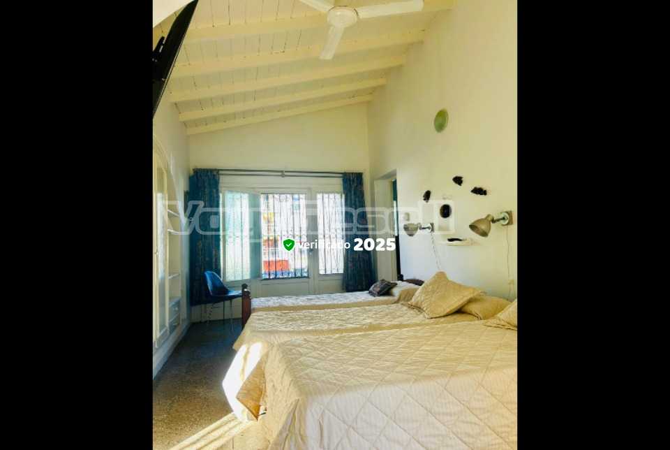 Alquilo Chalet La Casa Amarilla en Villa Gesell zona Centro Comercial a 200 Mts de la Playa