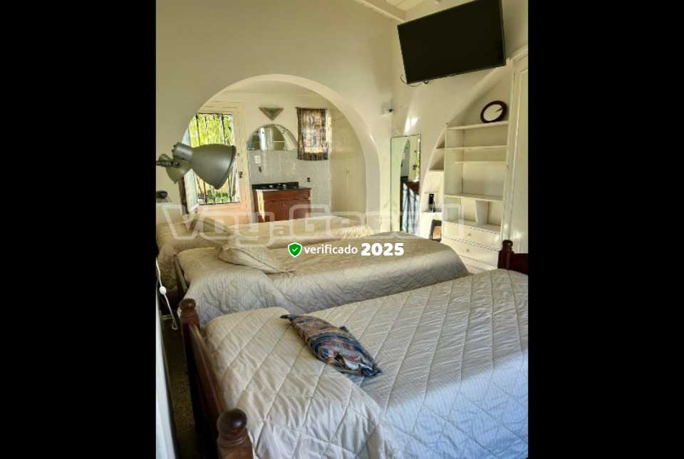 Alquilo Chalet La Casa Amarilla en Villa Gesell zona Centro Comercial a 200 Mts de la Playa