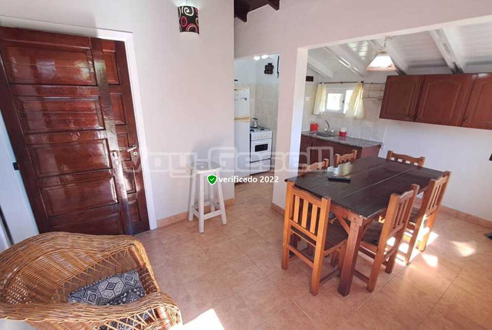 Alquilo Casa Casa Bianca en Villa Gesell zona Centro Comercial a 400 Mts de la Playa 