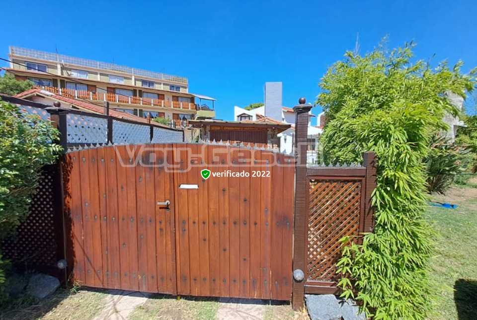 Alquilo Casa Casa Bianca en Villa Gesell zona Centro Comercial a 400 Mts de la Playa 