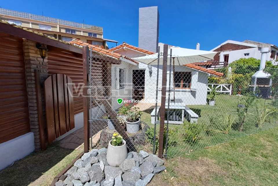 Alquilo Casa Casa Bianca en Villa Gesell zona Centro Comercial a 400 Mts de la Playa 