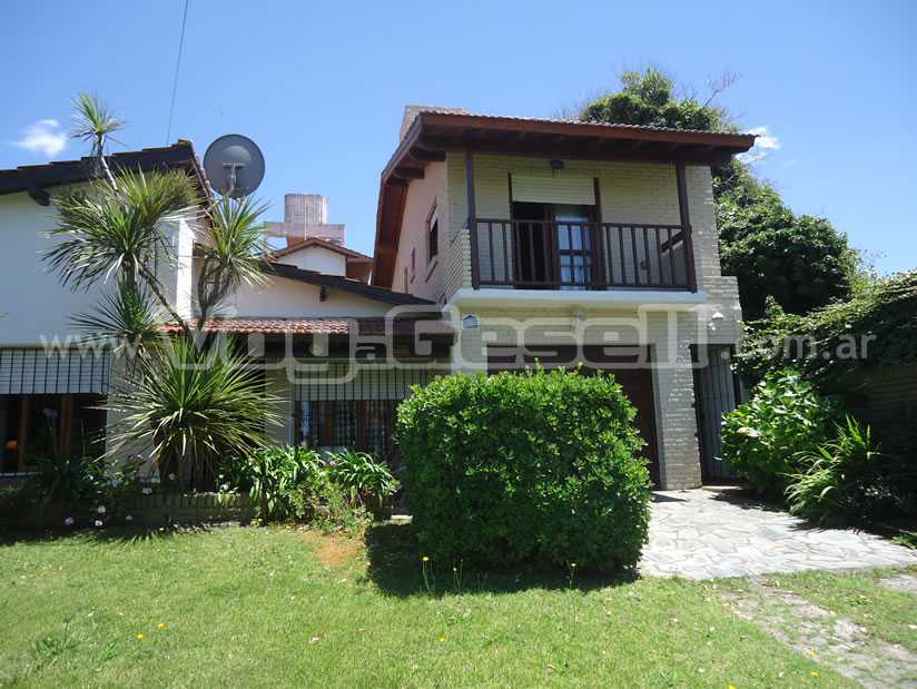 Alquilo Casa Casa Grande en Villa Gesell zona Sur a 150 Mts de la Playa 