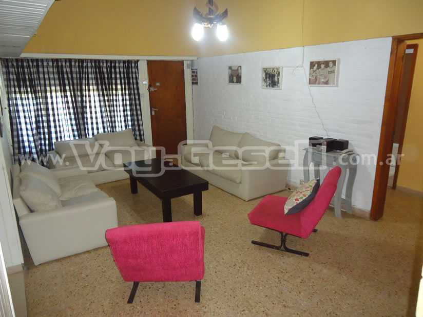 Alquilo Casa Casa Grande en Villa Gesell zona Sur a 150 Mts de la Playa