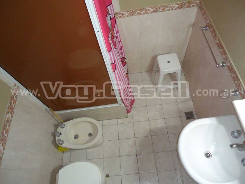 Alquilo Casa Casa Grande en Villa Gesell zona Sur a 150 Mts de la Playa