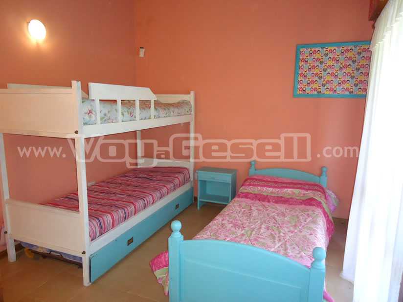 Alquilo Casa Casa Grande en Villa Gesell zona Sur a 150 Mts de la Playa