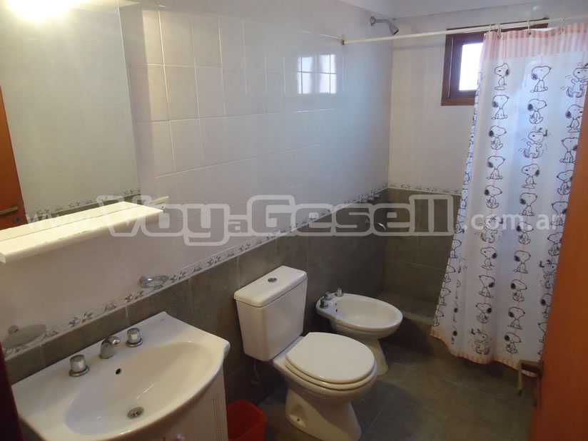 Alquilo Casa Casa Grande en Villa Gesell zona Sur a 150 Mts de la Playa