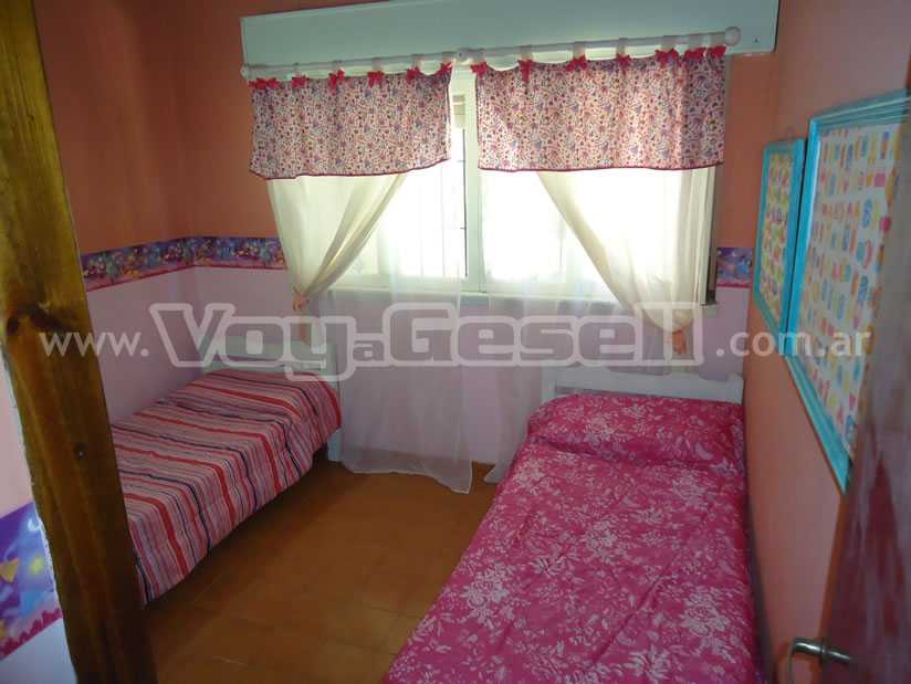 Alquilo Casa Casa Grande en Villa Gesell zona Sur a 150 Mts de la Playa