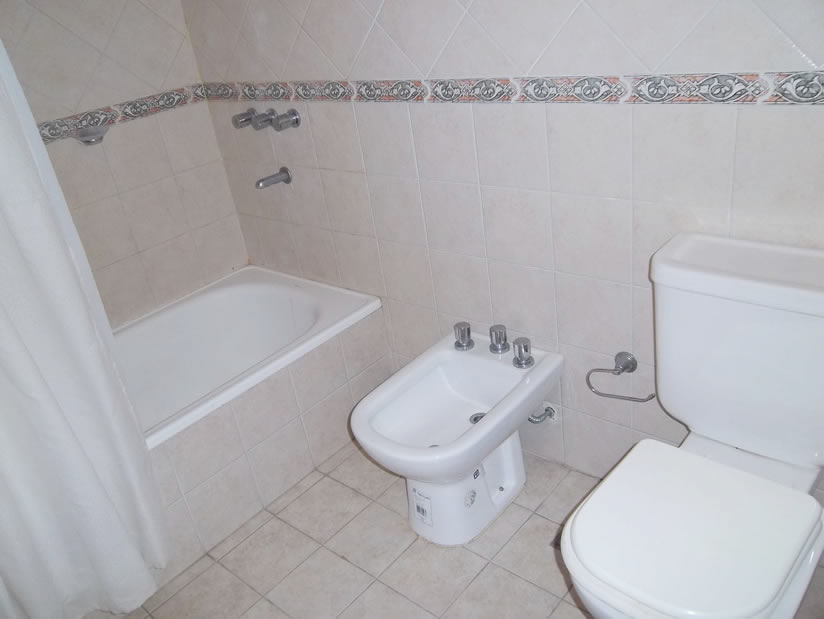 Alquilo Departamento Casa Magna 3 Ambientes en Villa Gesell zona Centro Comercial a 100 Mts de la Playa