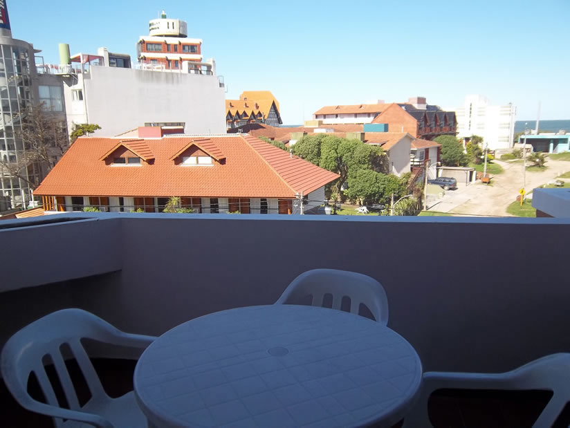 Alquilo Departamento Casa Magna 3 Ambientes en Villa Gesell zona Centro Comercial a 100 Mts de la Playa