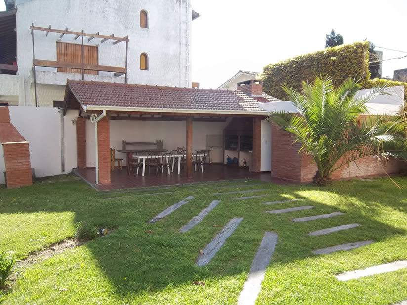 Alquilo Departamento Casa Magna 3 Ambientes en Villa Gesell zona Centro Comercial a 100 Mts de la Playa