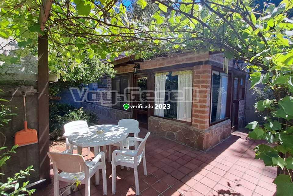 Alquilo Casa Cabaña Miriam en Villa Gesell zona Centro a 600 Mts de la Playa 