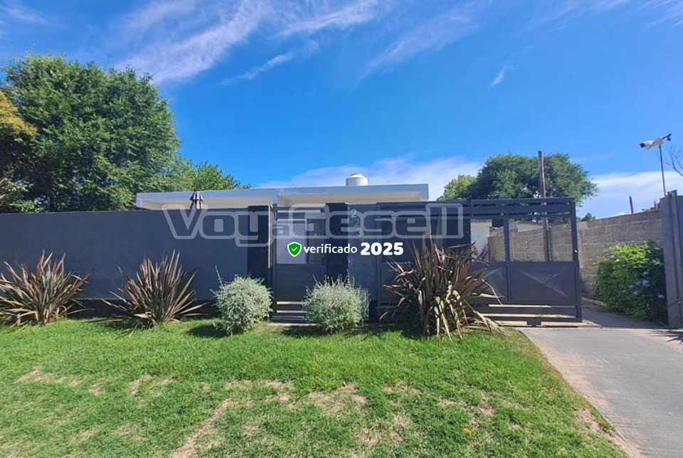 Alquilo Casa Casa Sol y Mar en Villa Gesell zona Centro a 2100 Mts de la Playa 