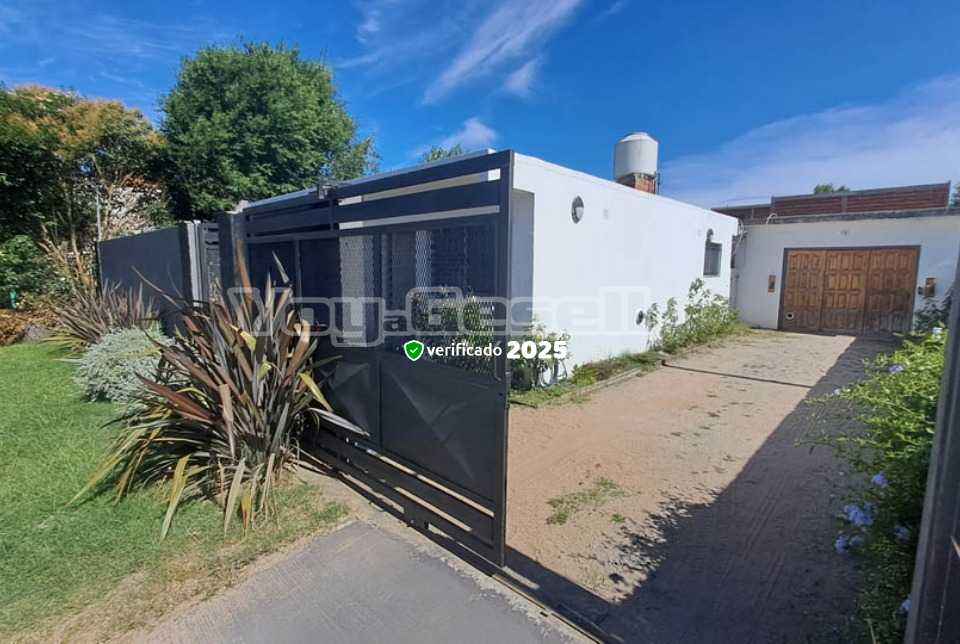 Alquilo Casa Casa Sol y Mar en Villa Gesell zona Centro a 2100 Mts de la Playa 