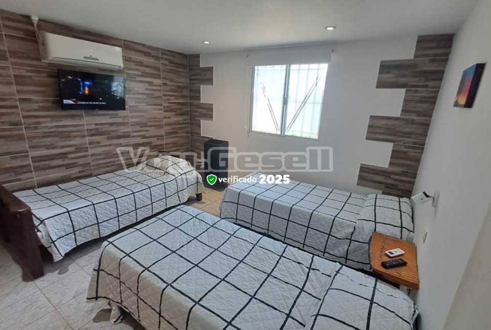 Alquilo Casa Casa Sol y Mar en Villa Gesell zona Centro a 2100 Mts de la Playa