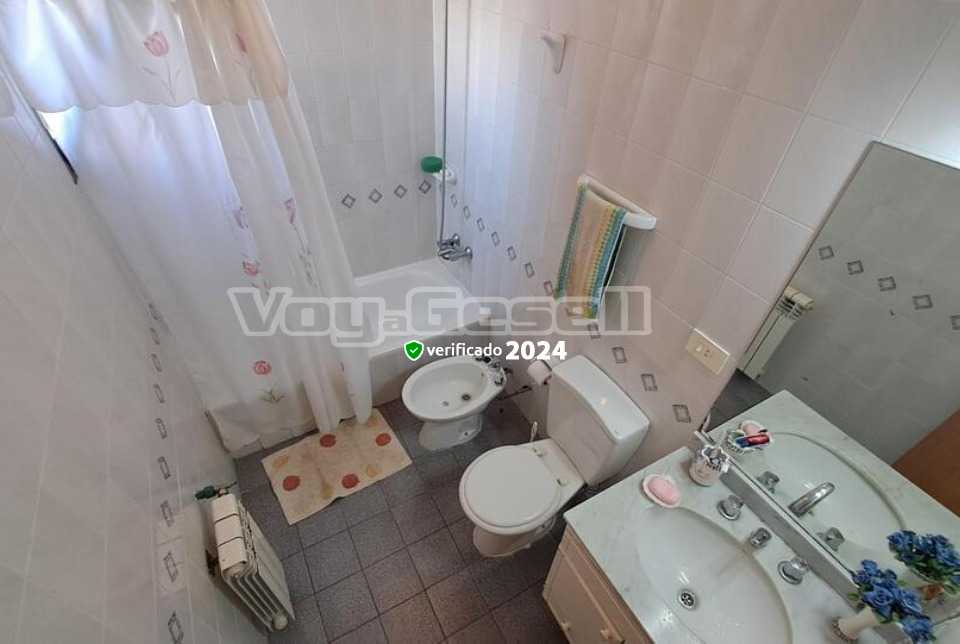 Alquilo Departamento El Chalten 2C en Villa Gesell zona Centro Comercial a 100 Mts de la Playa